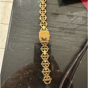 Vintage Gucci women’s watch perfect condition all paperwork with box